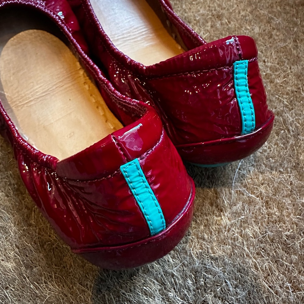Tieks Ruby Red Patent Leather Ballet Flats 8 - Picture 7 of 7